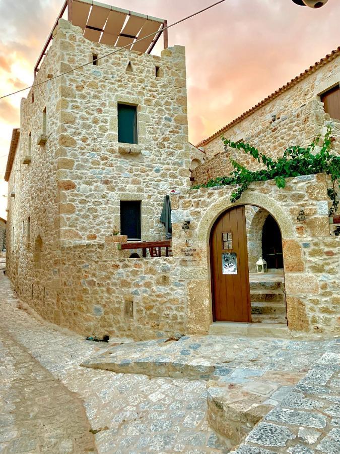 Vetilios Lithos Boutique Hotel Néon Oítilon Exteriör bild