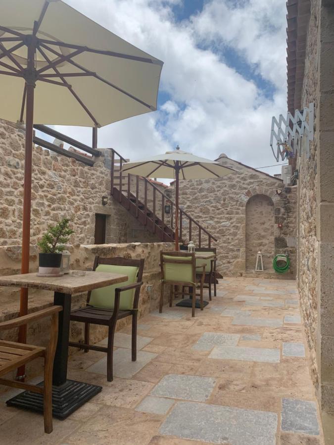 Vetilios Lithos Boutique Hotel Néon Oítilon Exteriör bild