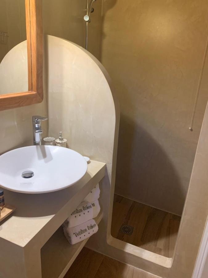 Vetilios Lithos Boutique Hotel Néon Oítilon Exteriör bild