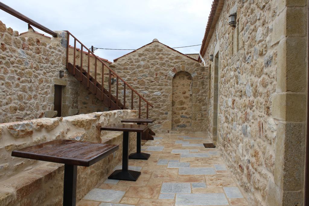 Vetilios Lithos Boutique Hotel Néon Oítilon Exteriör bild