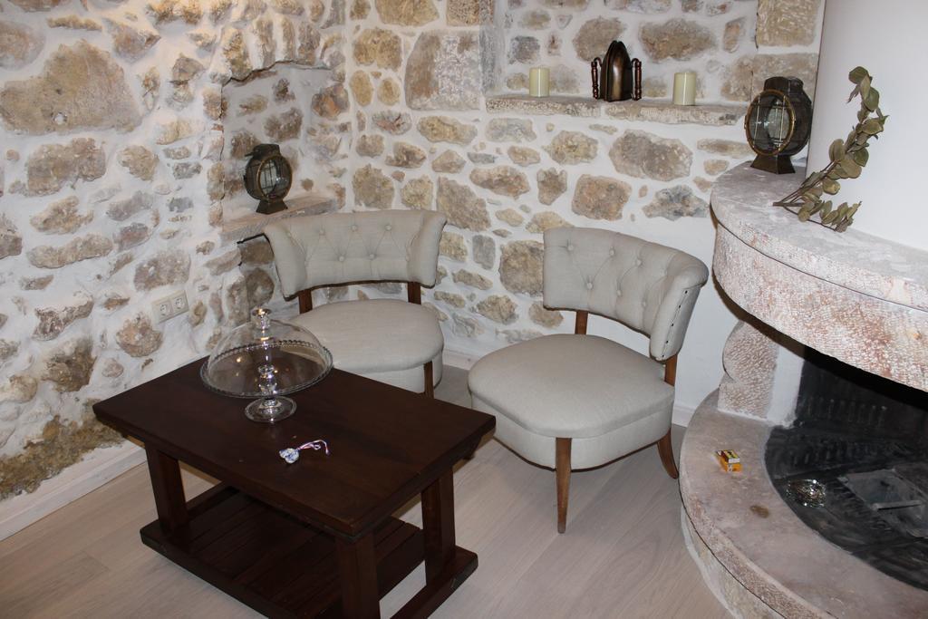 Vetilios Lithos Boutique Hotel Néon Oítilon Exteriör bild