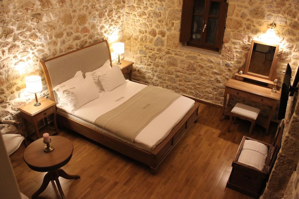 Vetilios Lithos Boutique Hotel Néon Oítilon Exteriör bild