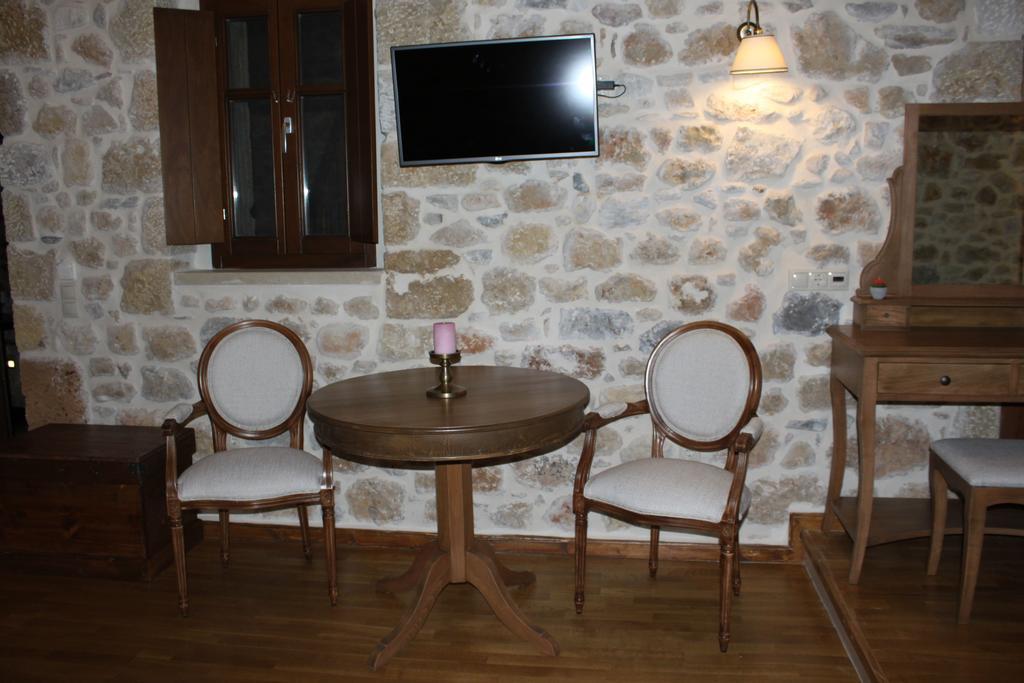 Vetilios Lithos Boutique Hotel Néon Oítilon Exteriör bild