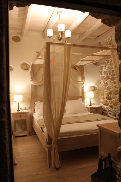 Vetilios Lithos Boutique Hotel Néon Oítilon Exteriör bild