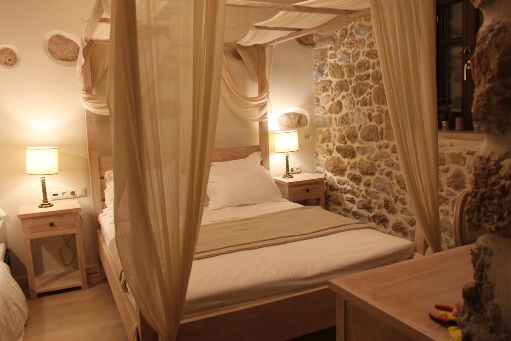 Vetilios Lithos Boutique Hotel Néon Oítilon Exteriör bild