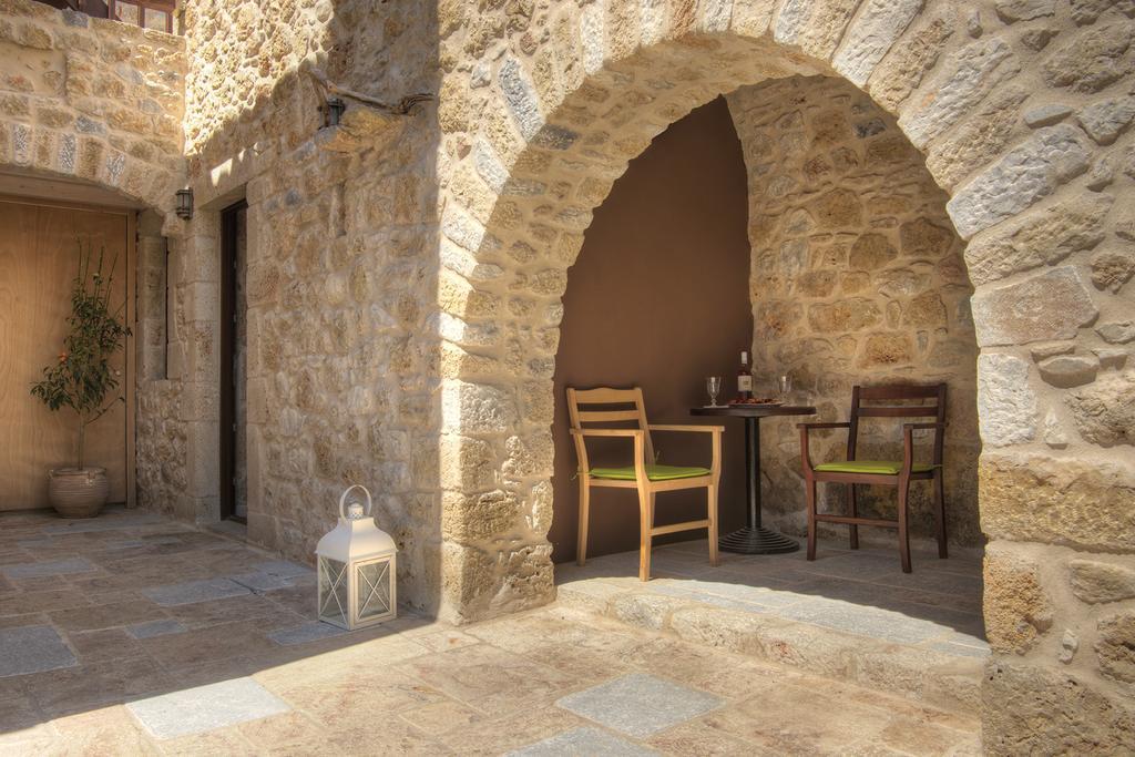 Vetilios Lithos Boutique Hotel Néon Oítilon Exteriör bild