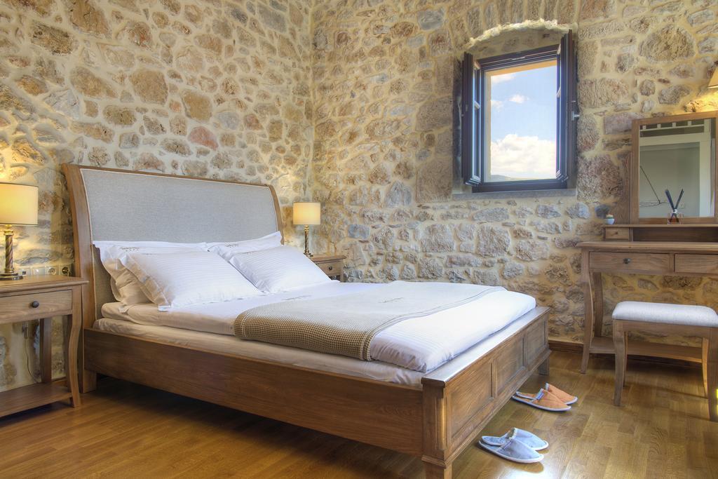 Vetilios Lithos Boutique Hotel Néon Oítilon Exteriör bild