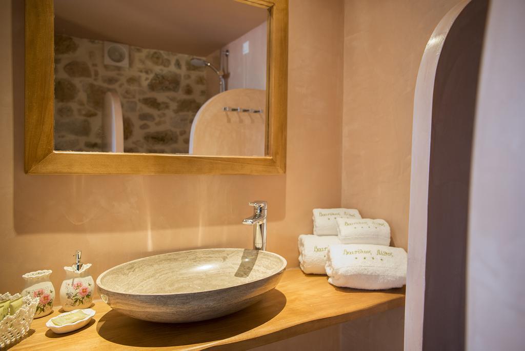 Vetilios Lithos Boutique Hotel Néon Oítilon Exteriör bild