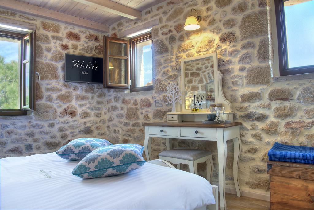 Vetilios Lithos Boutique Hotel Néon Oítilon Exteriör bild