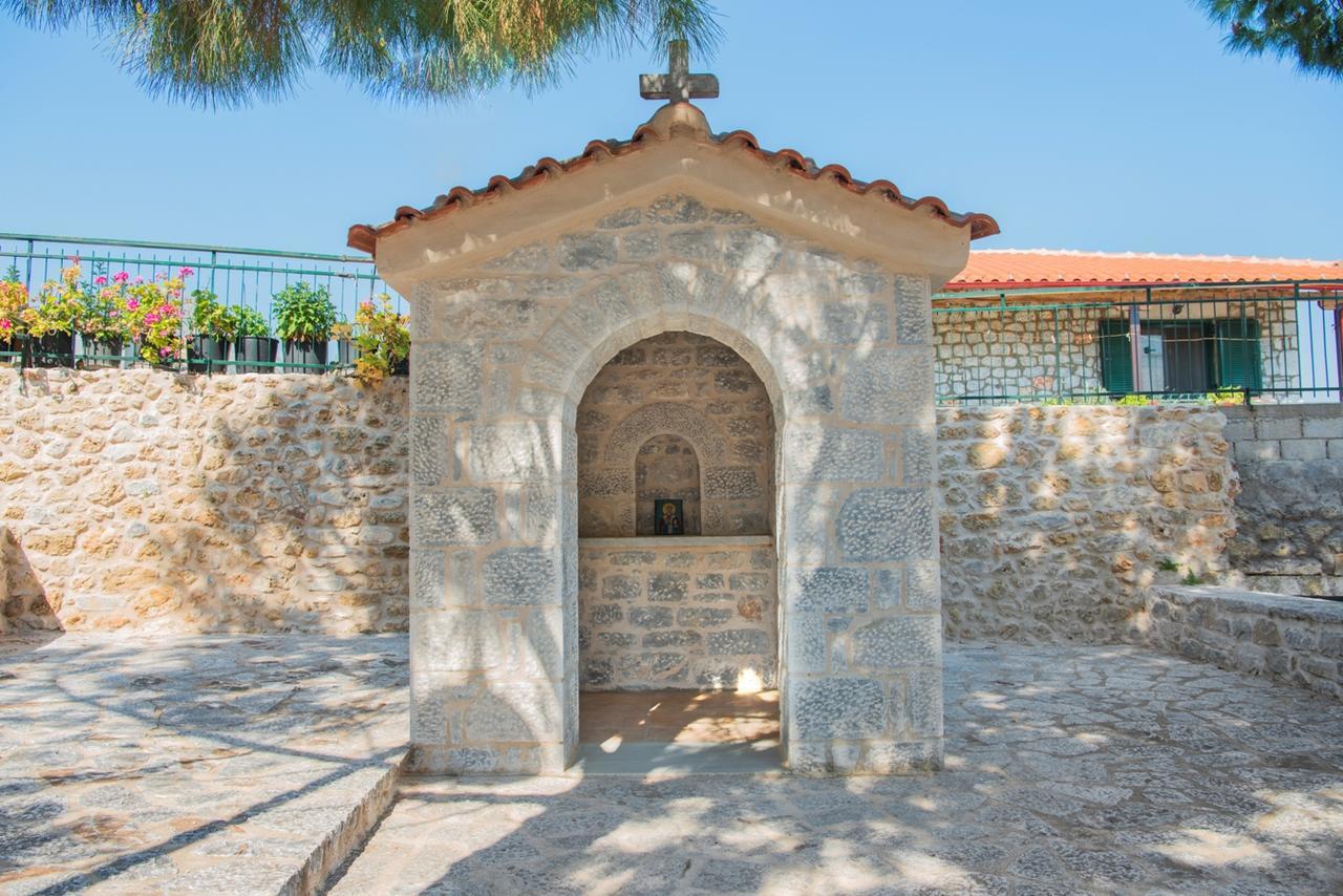 Vetilios Lithos Boutique Hotel Néon Oítilon Exteriör bild